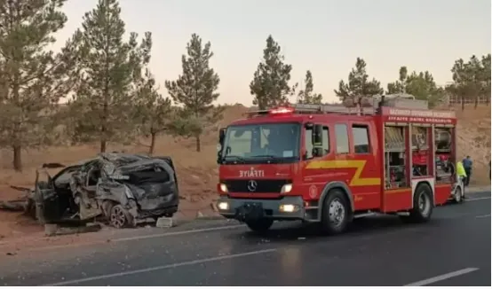 Harfiyat kamyonu aracı biçti! 