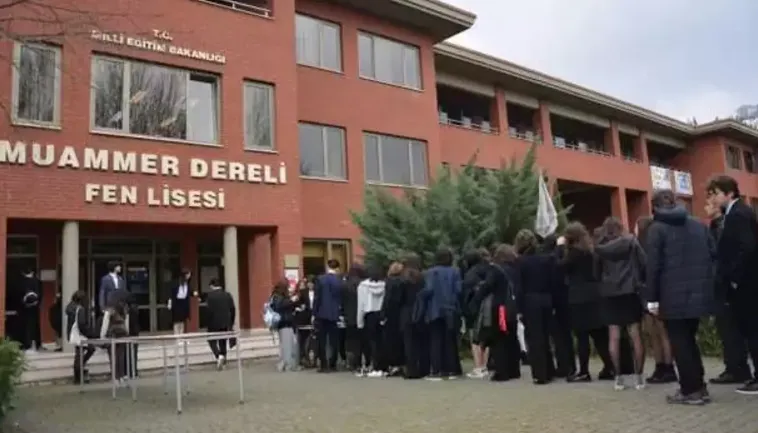 Lisede korkunç ölüm! 16 yaşındaki öğrenci pencereden düştü