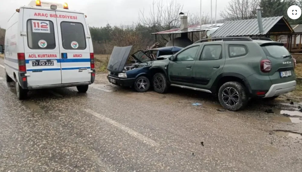 Tiyatro gösterisi için Kastamonu’ya gelen ekip kaza geçirdi: 1’i ağır 4 yaralı!