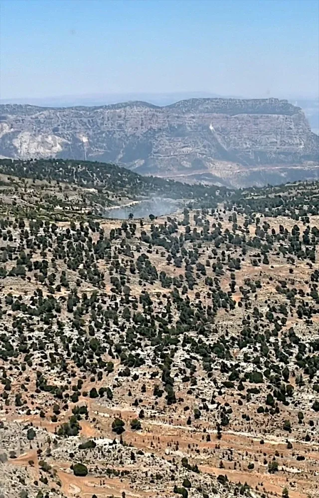 GÜLNAR ORMANLIK BÖLGEDE ÇIKAN YANGIN KONTROL ALTINA ALINDI