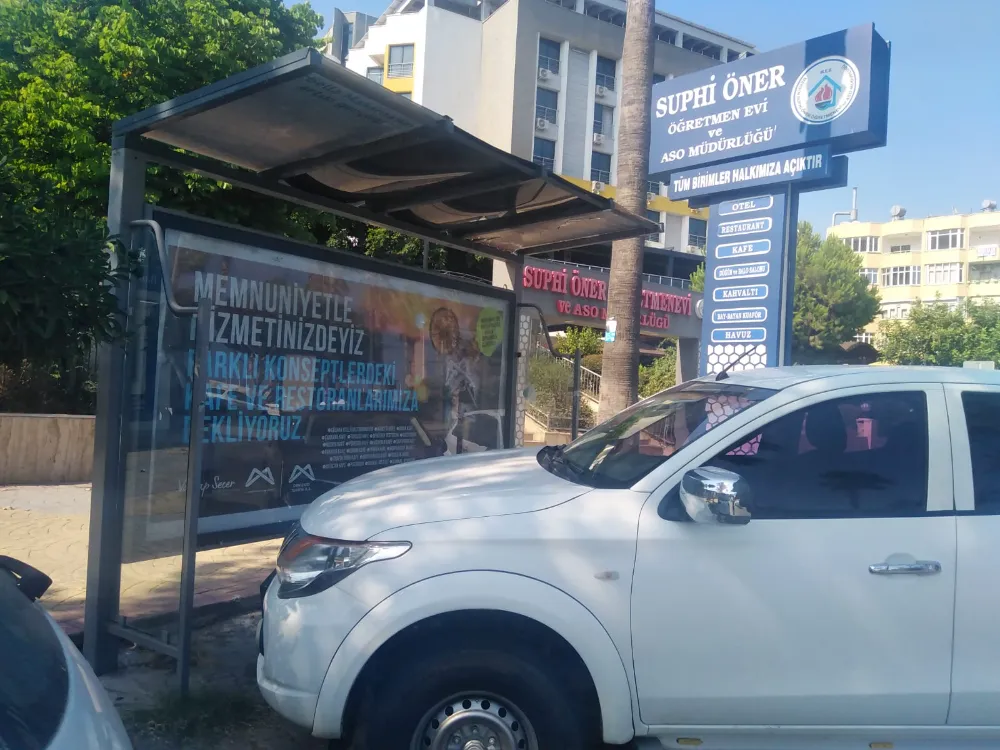 Öğretmenevi otobüs durağı  park yeri  mi?