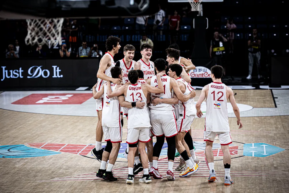  FIBA U17 Bronz Madalya Türkiye