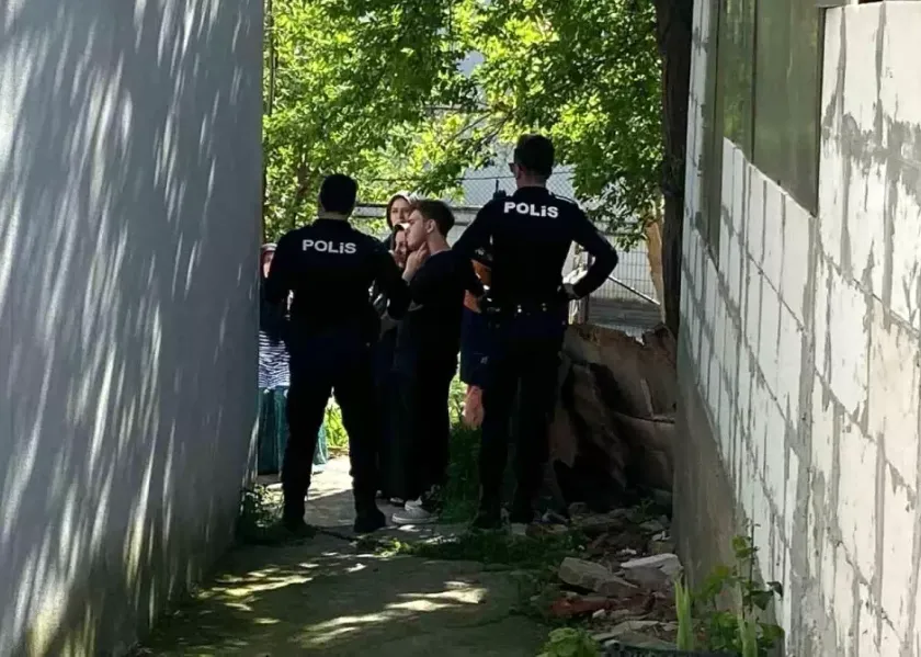 5 Yaşındaki Çocuk 3. Kattan Düştü