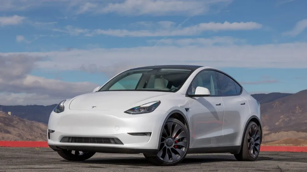Tesla’dan Türkiye’de Nerdeyse Bedava Olacak! Model Y Fiyatı Yerle Bir Oldu!