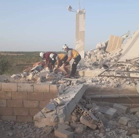 Esad rejimi Idlib’de sivilleri vurdu: 8 ölü