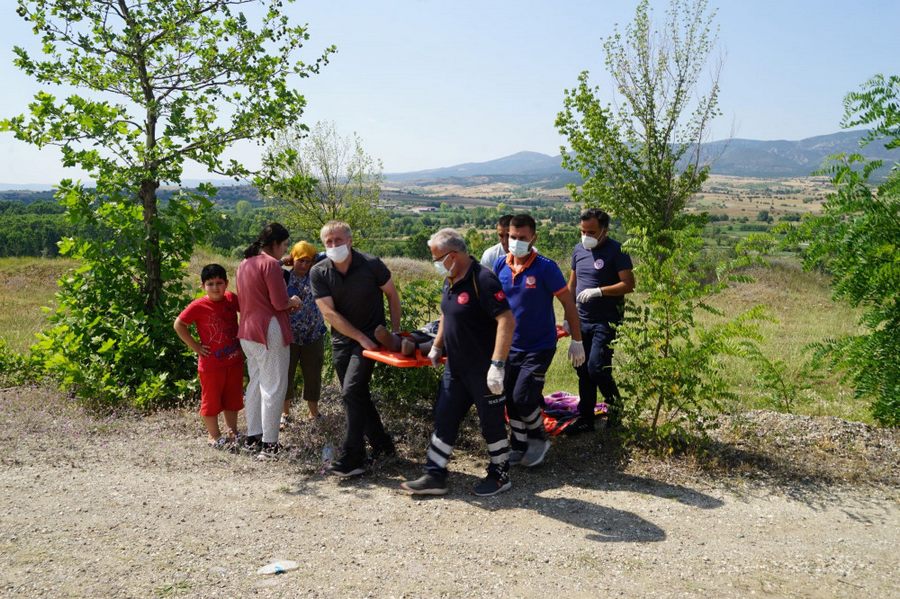 Baba dikkat et dedi, araç saniyeler sonra taklalar atti