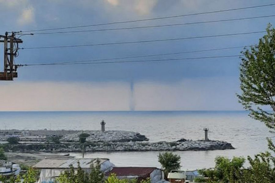 Tekkeönü sahilinde hortum olustu