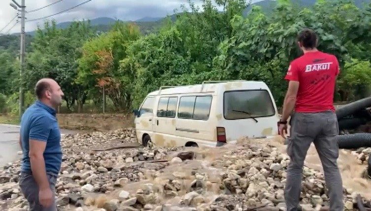 Bursa’da sel vatandaslari uykuda yakaladi