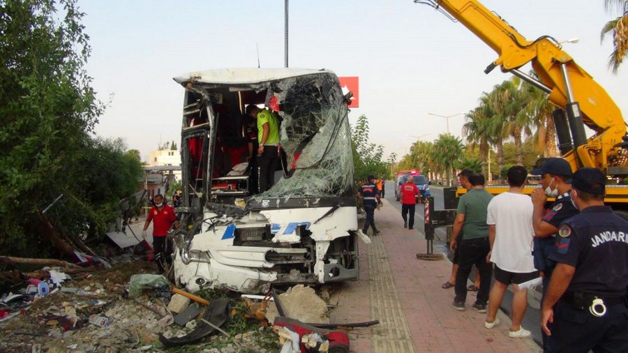 Mersin’de otobüs sarampole yuvarlandi: 33 yarali