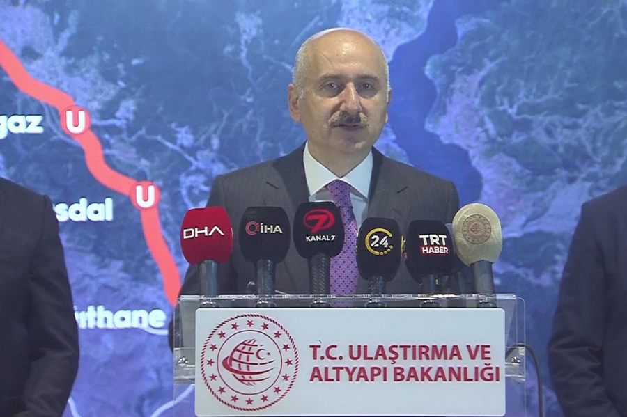 Bakan Karaismailoglu:Havalimani metrosunda Kasim ayinda test sürüslerini baslatacagiz