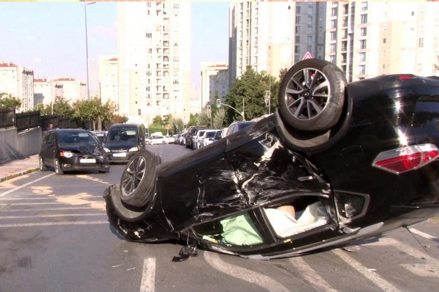 Kaza yapti, trafik canavari oldugu ortaya çikti