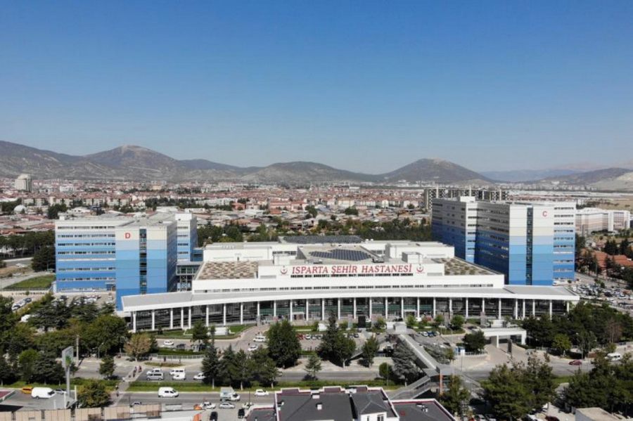 Isparta Sehir Hastanesi 4,5 yilda sinirlari asti, 6 milyon 860 bin hastaya hizmet verdi