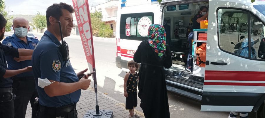 Etegi Zincire Dolandi, Çocuguyla Yola Düstü