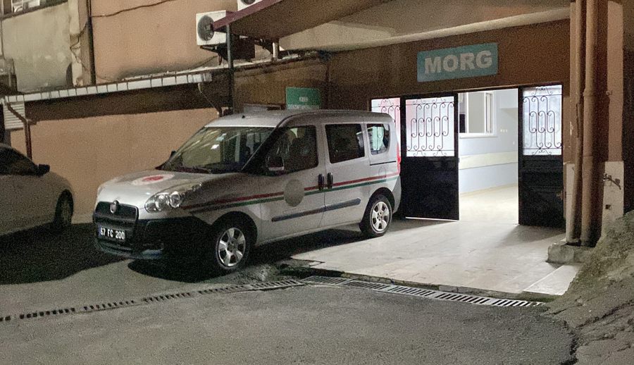 Aracini Park Etmek Isterken 4 Yasindaki Oglunu Ezdi