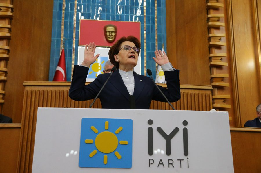 Aksener Teröristbasi Öcalan Için 