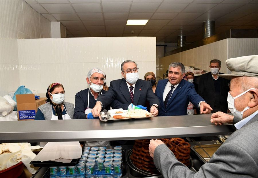 Alevi Kültür Dernekleri Tarsus Cem ve Kültür Evi  Lokma dagitti.