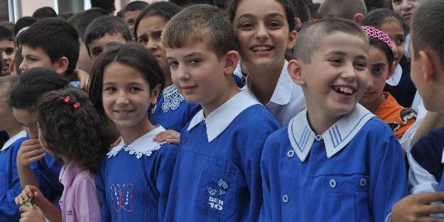 Bak sen uyanik müdüre! Okulun A4 kagitlarini kirtasiyeye satmis