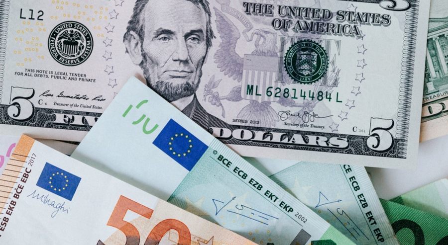 Dolar ve Euro güne sakin basladi