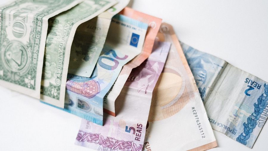 Dolar ve Euro yeni güne yükselisle basladi