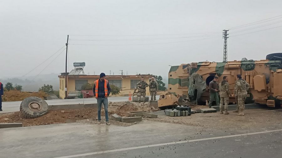 Hatay’da zirhli askeri araç devrildi: 3 asker yarali