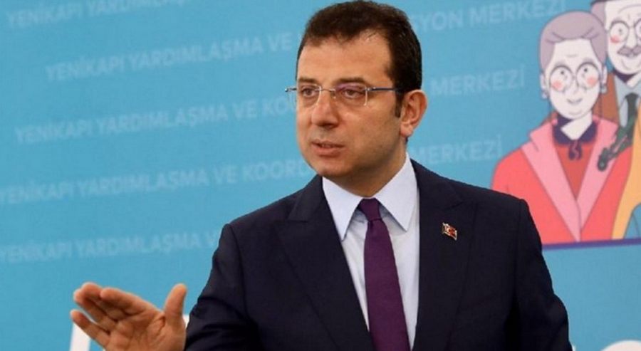 Istanbul Büyüksehir Belediye Baskani Ekrem Imamoglu celse arasinda hakim karsisinda