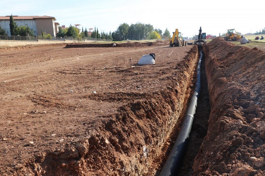Kahta’daki çevre yolu alt yapi çalismalari devam ediyor