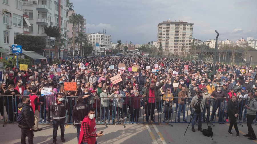 Mersin’de  Geçinemiyoruz Mitingi