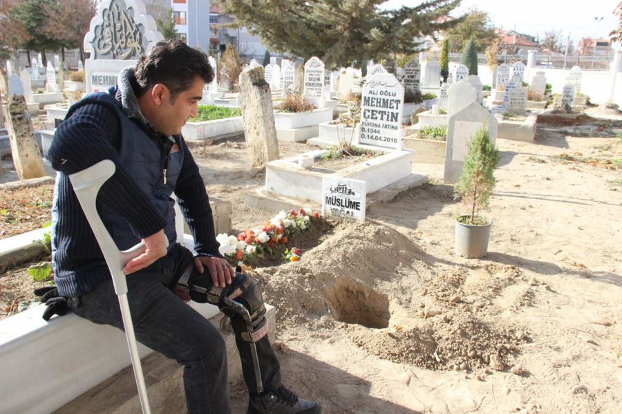 Müslüme’nin ölümüne üzülüp mezarina fidan dikti