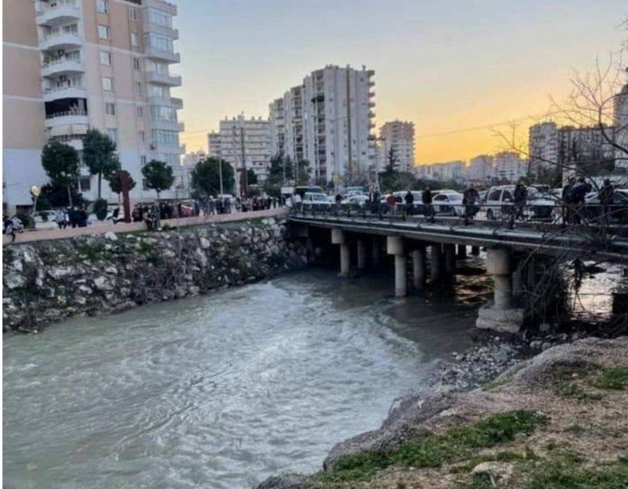 Oyun oynarken dereye düsen 4 yasindaki çocuk hayatini kaybetti