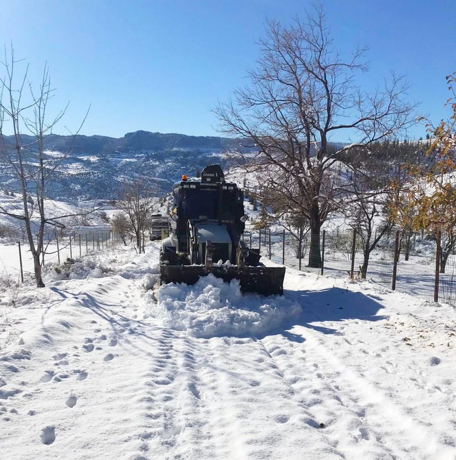 TOROSLAR’DA KARLA KAPANAN YOLLAR ULASIMA AÇILIYOR