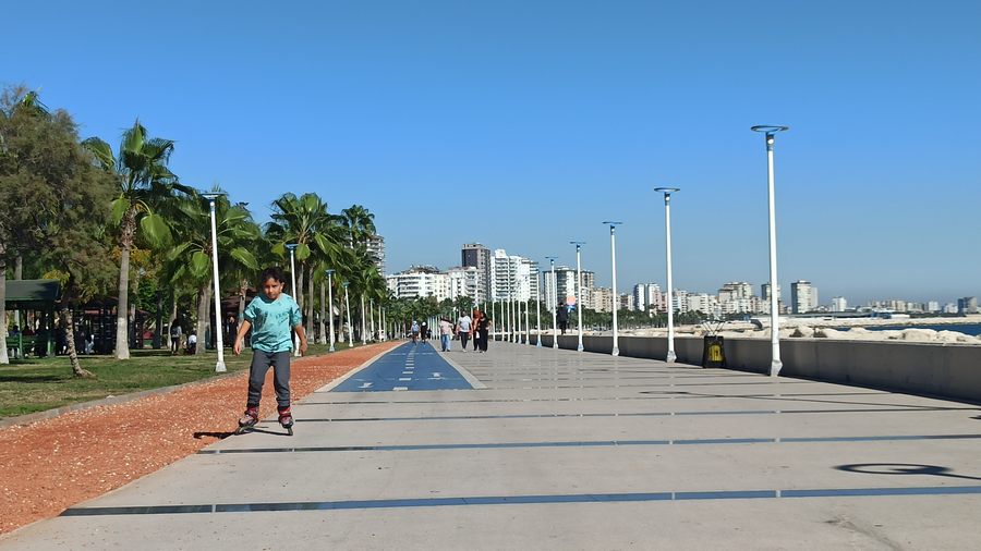 Ülke genelinin Aksine Mersin Yazi Yasamaya Devam Ediyor